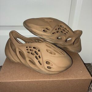 Yeezy Foam Runner tan trainers. Size US 7 #yeezy #sneakers